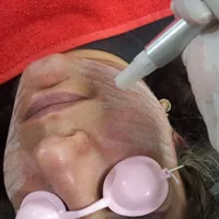 خدمات پوست صورت و دست در کلینیک|خدمات آرایشگری و زیبایی|اصفهان, عسگریه|دیوار