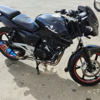 پالس 200 بنلی. آپاچی. ns. کیوجی.