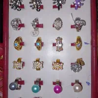 انگشتر و گوشواره و سنجاق سینه