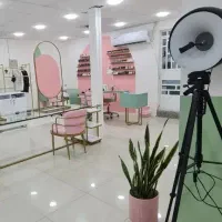 اجاره صندلی و میز در سالن زیبایی کیانپارس