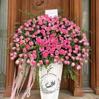 باکس گل صورتی با چیدمان مینیمال و زیبا