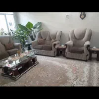 مبل9نفره کلاسیک و راحتی محکم همراه میز،محکم وسالم