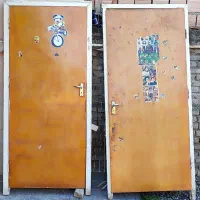 دو عدد در با چهار چوب