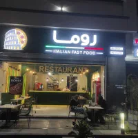 پیتزا زن یا اشپز برای فست فود