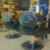 صندلی vip و آیینه نئونی آرایشگاه|آرایشگاه و سالن‌های زیبایی|صدرا-فارس, فاز ۱|دیوار