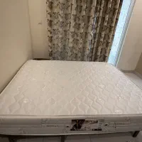 تخت دو نفره با تشک سالم ،کفی اهنی در حد نو