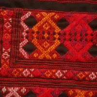 خیاط زیاستین هستم تیکه ای میدوزم