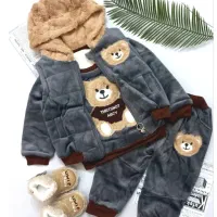 تعدادی لباس کودک