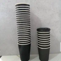 تعدادی ظروف یکبار مصرف کافه