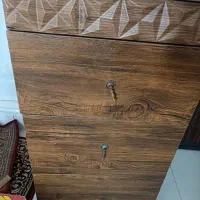 یک عدد تخت یک نفر با یک عدد پا تختی واینه کشودار|تخت و سرویس خواب|مشهد, کشاورز|دیوار