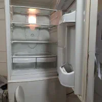 یخچال بالا و فریزر پایین
