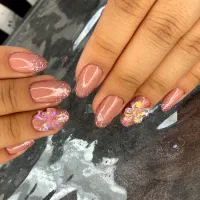 آموزش و خدمات لاین ناخن