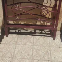 تخت یک نفره آهنی زرشکی