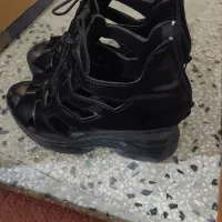 کفش ها کاملا نو