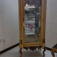 بوفه طلایی رنگ ،سالم وبدون خط وخش در حد نو
