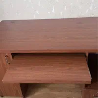 میز تحریر و کامپیوتر