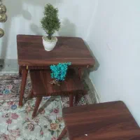 جلو مبلی با ۳تا میز عسلی کوچک بفروش میرسد