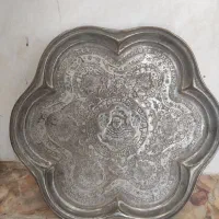 سماور ذغالی روسی قدیمی و سینی برنجی عتیقه|کلکسیون اشیاء عتیقه|یزد, |دیوار