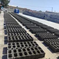 کارگر ماهر بلوک زن
