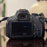 دوربین 700D همرا با لنز ۱۸-۱۳۵|دوربین عکاسی و فیلم‌برداری|تهران, شهرک صدرا|دیوار