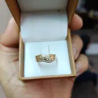 حلقه طلا با نگین های برلیان بسیار خاص و زیبا.نوهست