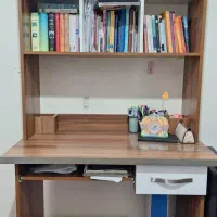 میز کامپوتر و همراه کتابخانه