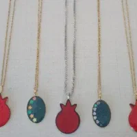 گردنبند رزین و گل‌ربانی بهترین هدیه برای روز مادر