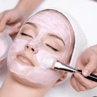 پاکسازی صورت مخصوص بانوان