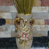 گلدان طلایی با گل