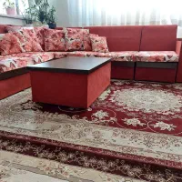 مبل راحتی هفت نفره دوباکس و میز وسط و کوسن