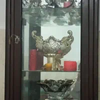 گنجه با وسایل داخلش