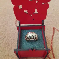 انگشتر با جعبه|بدلیجات|شاهینشهر, عطار|دیوار