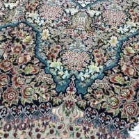 فرش سرمه ای و کرم