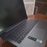 لبتاپ لنوو بسیار تمیز و نو اصلا استفاده نشده