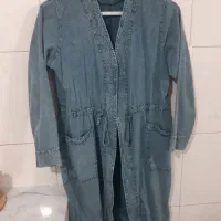 تعدادی مانتو و دو عدد کت مردانه