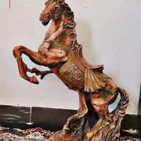 یک عدد مجسمه اسب