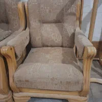 مبل ۶ نفره همراه با میز و دو گل میز