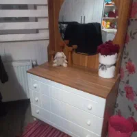 تخت و دراور نوجوان