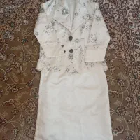 کت و دامن مجلسی زنانه سفید و گل‌دار