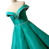 لباس مجلسی سبز آف‌شولدر با دامن زاک‌پوزن ساتن