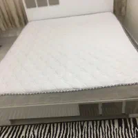 فروش فوری تخت دونفره تمیز همراه با تشک