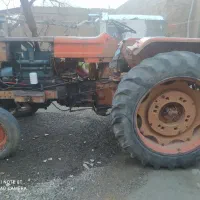 تراکتور رومانی با ادوات