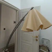 آباژور ایستاده