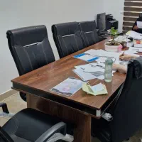 میز کار مدیریت به همراه میز کنفراس و صندلی