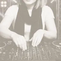 دی جی بانوان