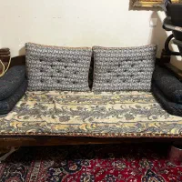 تخت چوبی به همراه لمکده