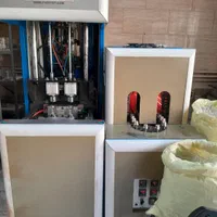 کارگر آقا جهت کار با دستگاه باد کن پت