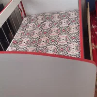 تخت کودک  همرا با تشک و ۴ ابر مبل|تخت و صندلی بچه|بروجن, |دیوار