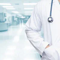 پزشک و دندانپزشک با پروانه حتی بدون نیاز به حضور