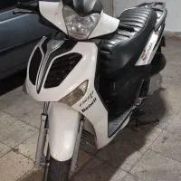 بنلی ۱۵۰ کافه نرو اسکوتری